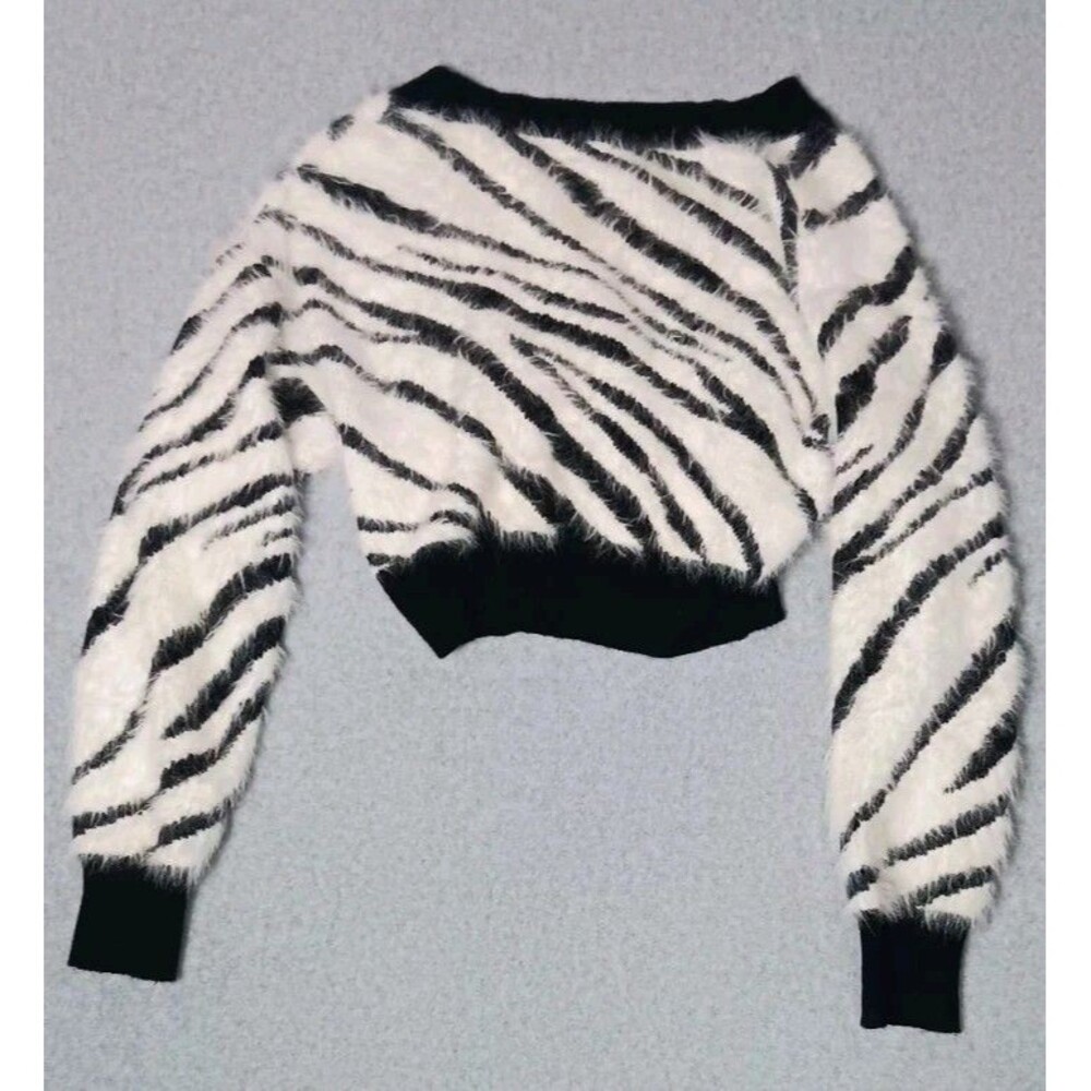 Forever 21 Cropped Button Up Cardigan Size Small Zebra Animal Pring Soft Eyelash - Picture 9 of 9